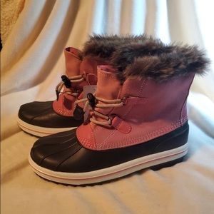 Snow boots